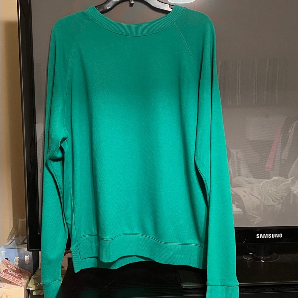 Universal Thread Sweatshirt, Tee, and Sweatpants - Picture 3 of 15